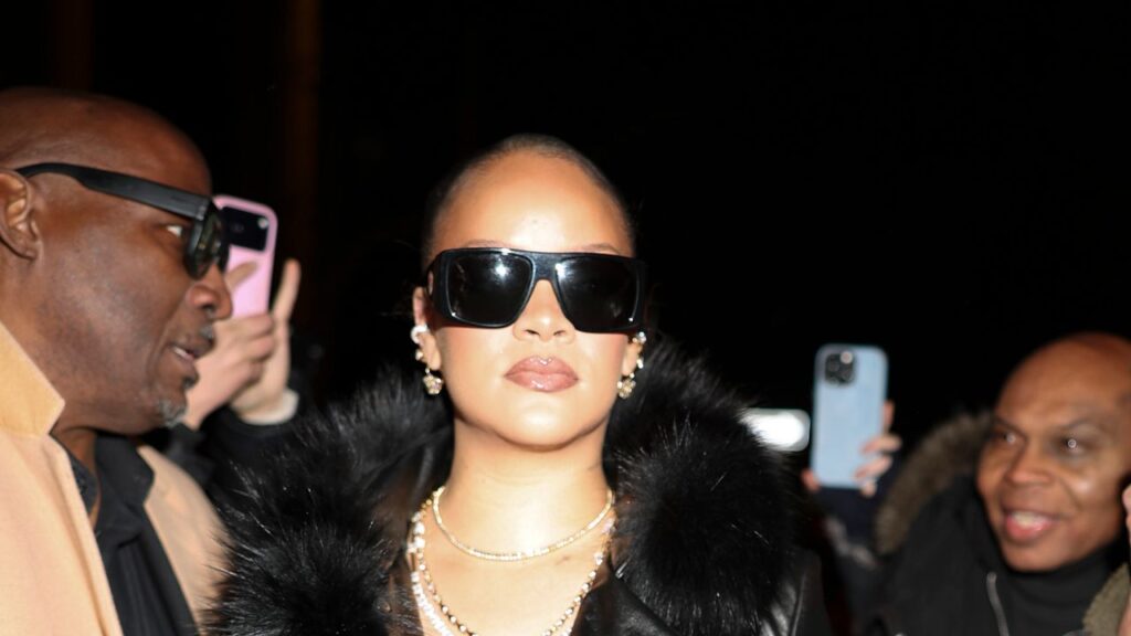 Rihanna Is on a One-Woman Mission To Bring Footless Tights Back—and I Think It’s Working Rihanna Is on a One-Woman Mission To Bring Footless Tights Back—and I Think It’s Working