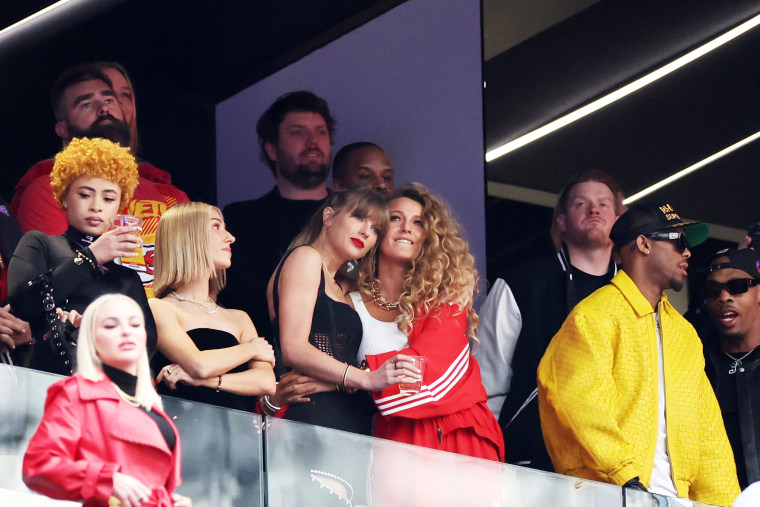 Super Bowl LVIII - San Francisco 49ers v Kansas City blake lively taylor swift hugChiefs
