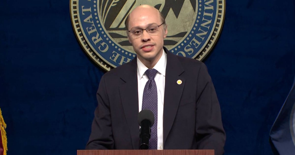 ‘SNL’ Star Pete Davidson Returns to Brutally Roast Moron ICE Agents