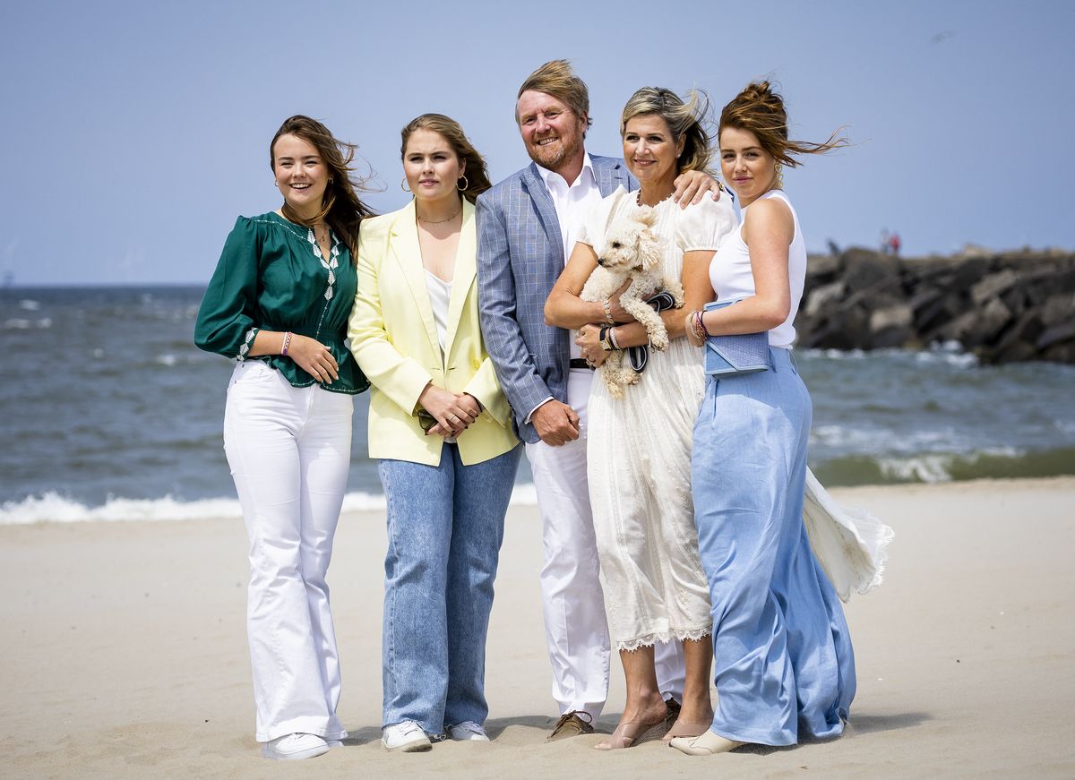 Queen Maxima continues to speak Spanish at home with her daughters. Those early struggles, which she now recalls with humor, are part of the beginning of a love story that has stood the test of time. 