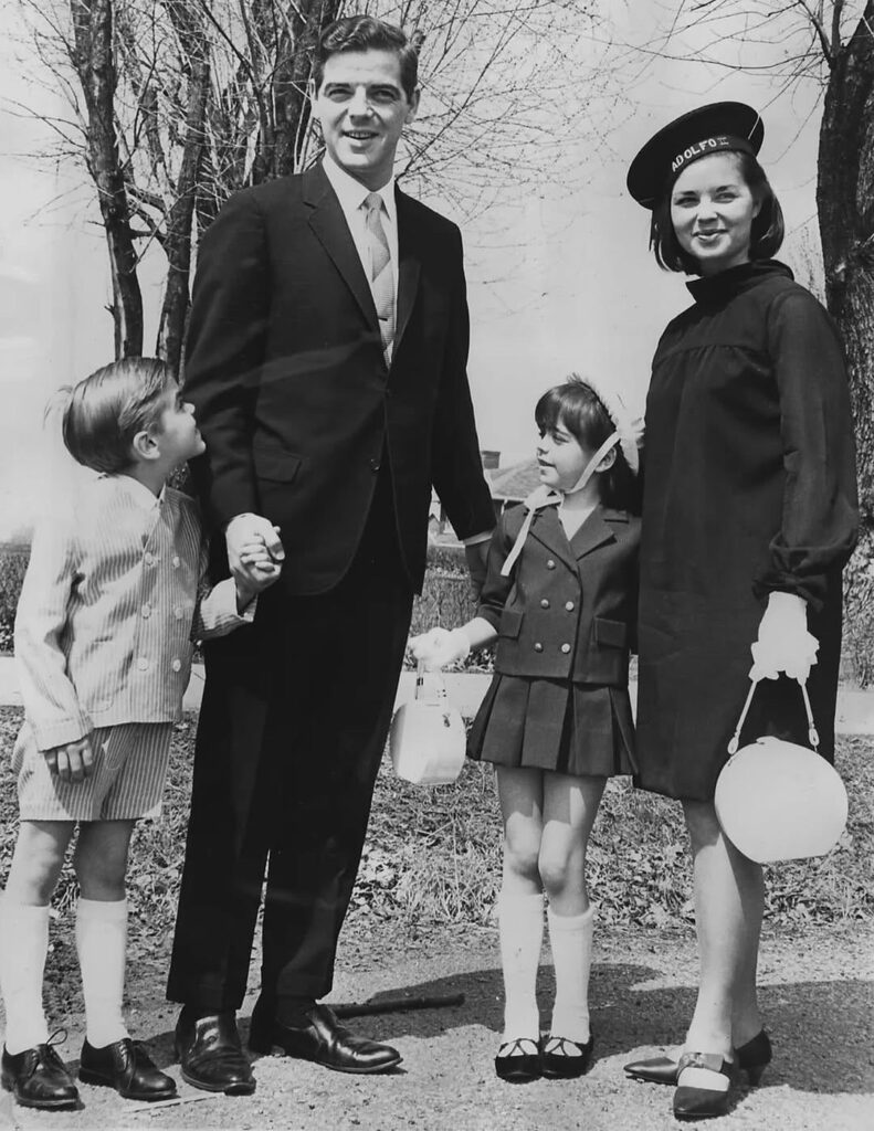 George Clooney (around 6 years old) with parents Nick and Nina and sister Ada in 1967