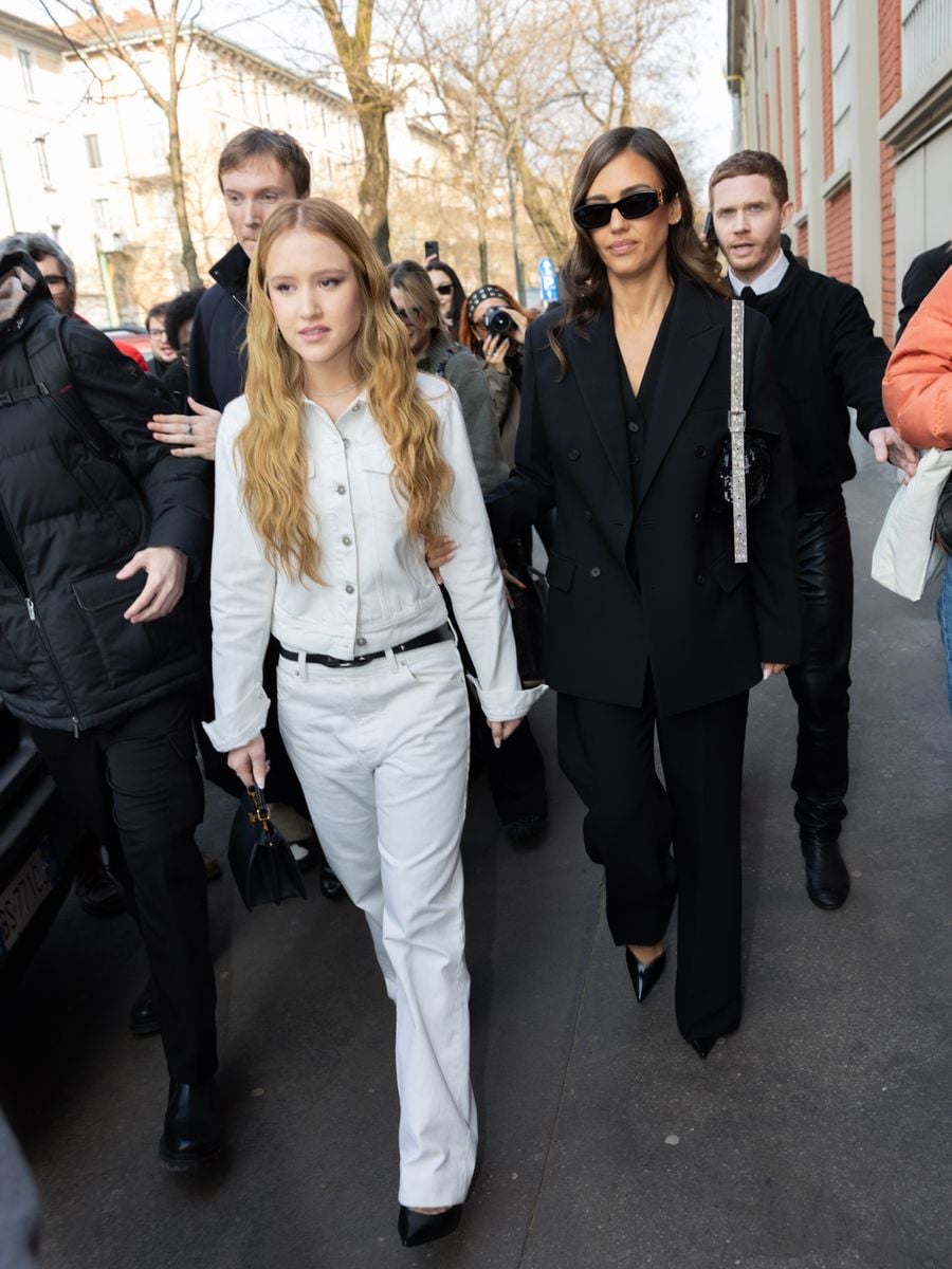 . Blonde and brunette tones, soft waves, minimal makeup, and polished finishes created a cohesive visual narrative.