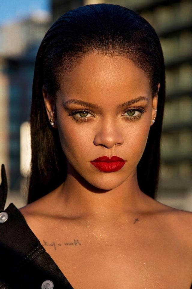 The category is : Striking eyes. Which celebrities in your opinion have striking eyes?