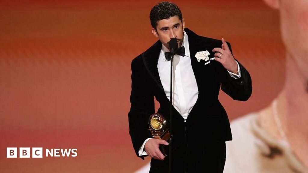 Bad Bunny, Olivia Dean, Billie Eilish call out ICE at Grammys Kehlani holds the Grammys for Best R&B Performance and Best R&B Song at the show
