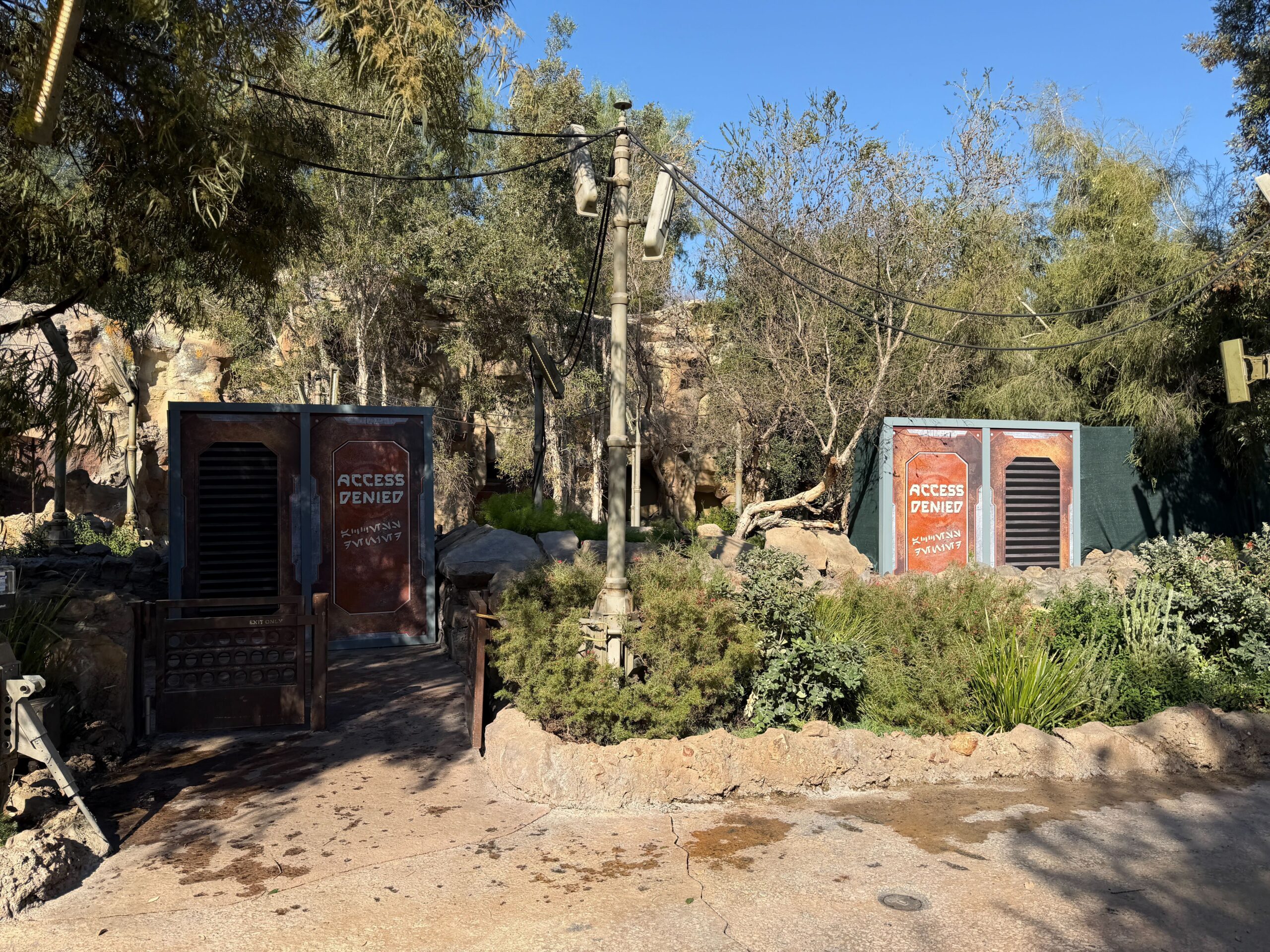 The construction walls surrounding the ride are unchanged.