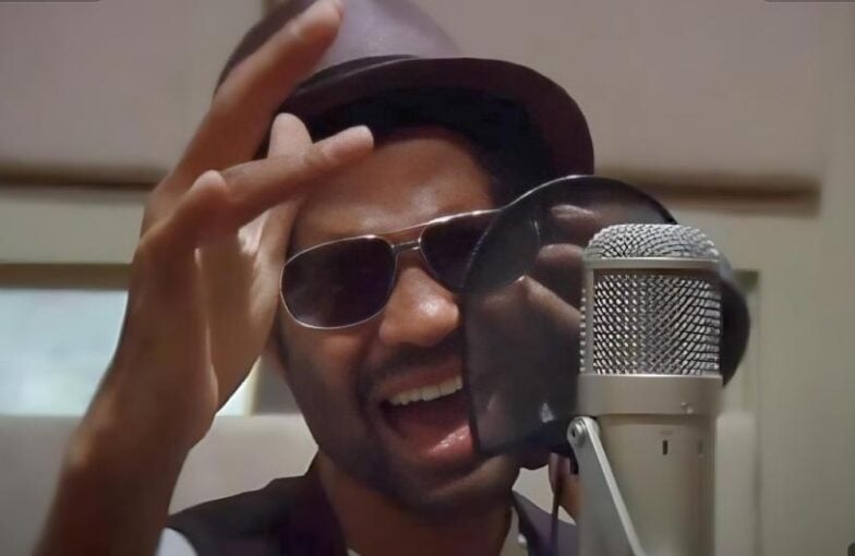Eric Benet (at mic) - screenshot