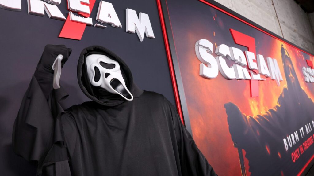 Scream 7 Director Reacts to Pro-Palestine Protesters at L.A. Premiere Scream 7 Director Reacts to Pro-Palestine Protesters at L.A. Premiere