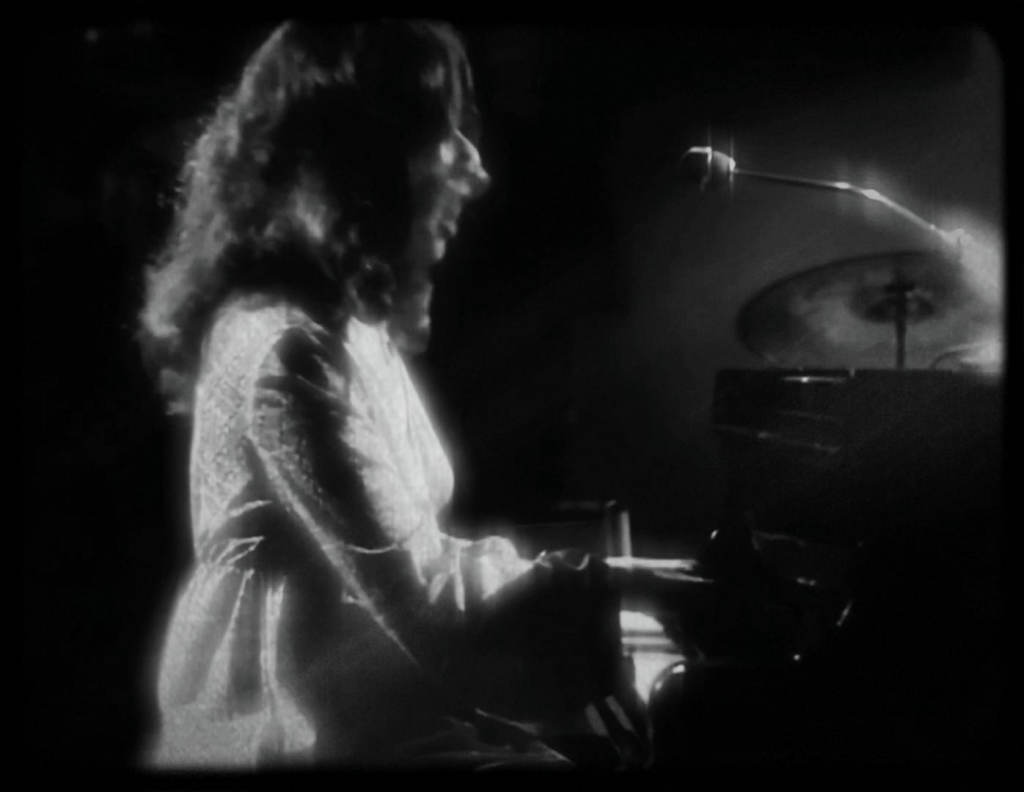 Carole King performing “I Feel the Earth Move” in 1971