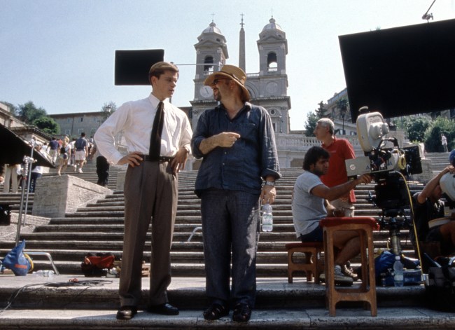 THE TALENTED MR. RIPLEY, Matt Damon,  director Anthony Minghella, on set, 1999. ©Miramax /Courtesy Everett Collection.