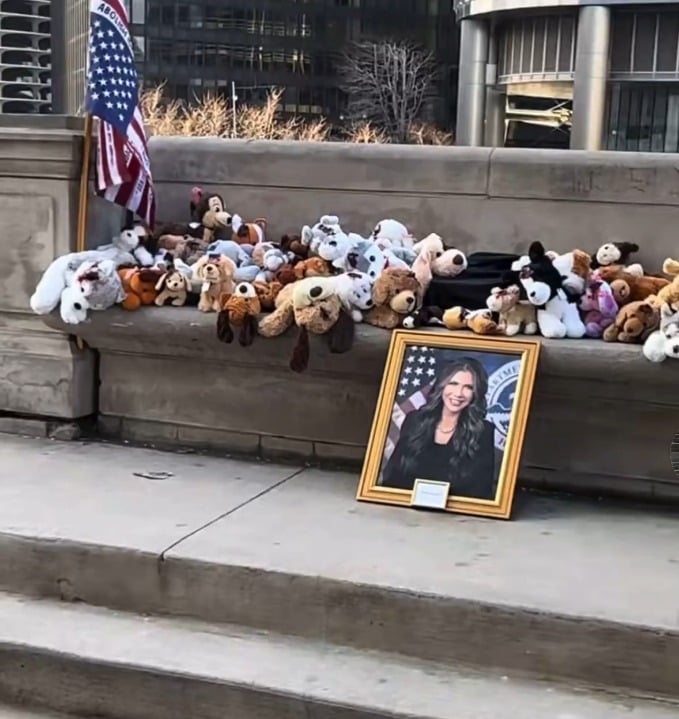 A memorial for Kristi Noem’s dog has been erected in Chicago