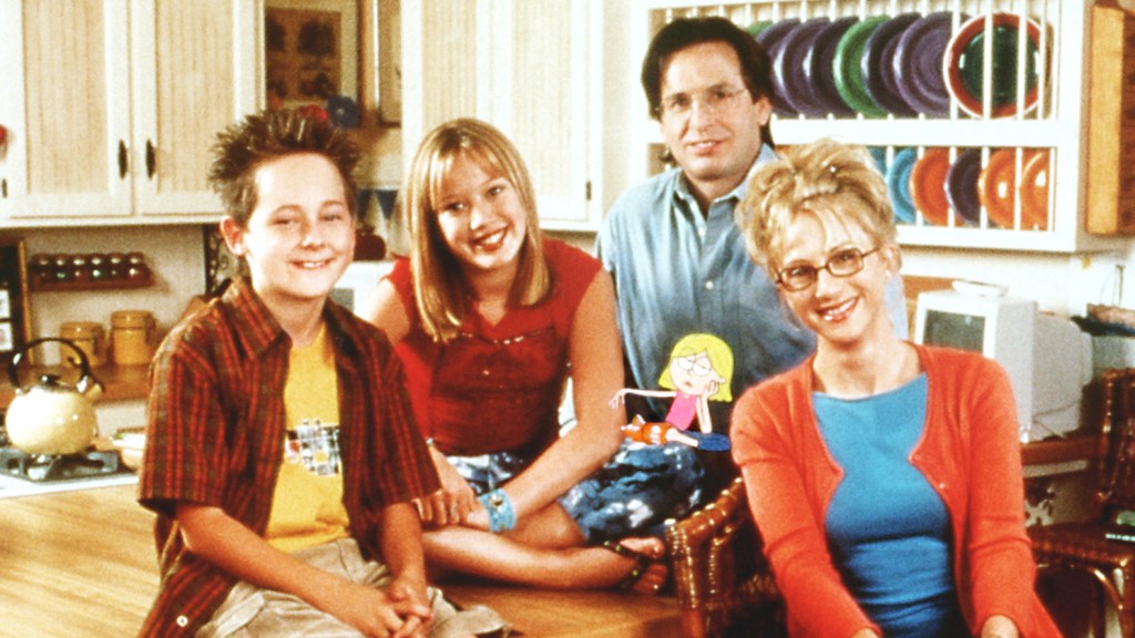 Hilary Duff & 'Lizzie McGuire' Cast React To Robert Carradine's Death