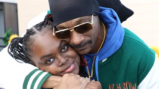 Snoop Dogg Supports Daughter Cori Broadus After Death of Her 10-Month-Old Baby - E! News