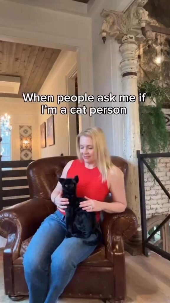 Melissa Joan Hart Kicks Stuffed Cat in “Controversial” 'Sabrina the Teenage Witch' Instagram Throwback