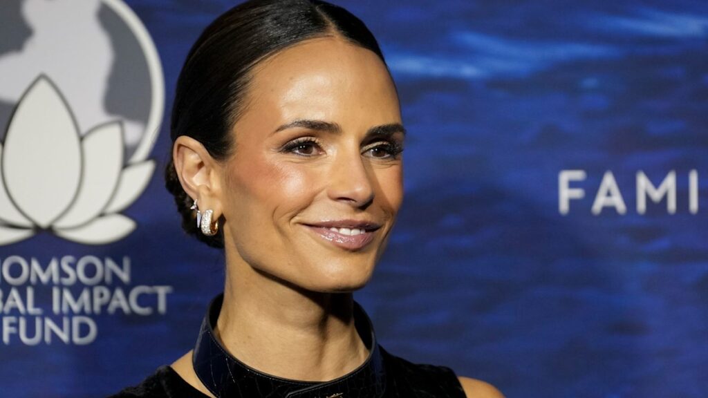 Jordana Brewster stuns in tiny bikini in new sunset photos from vacation