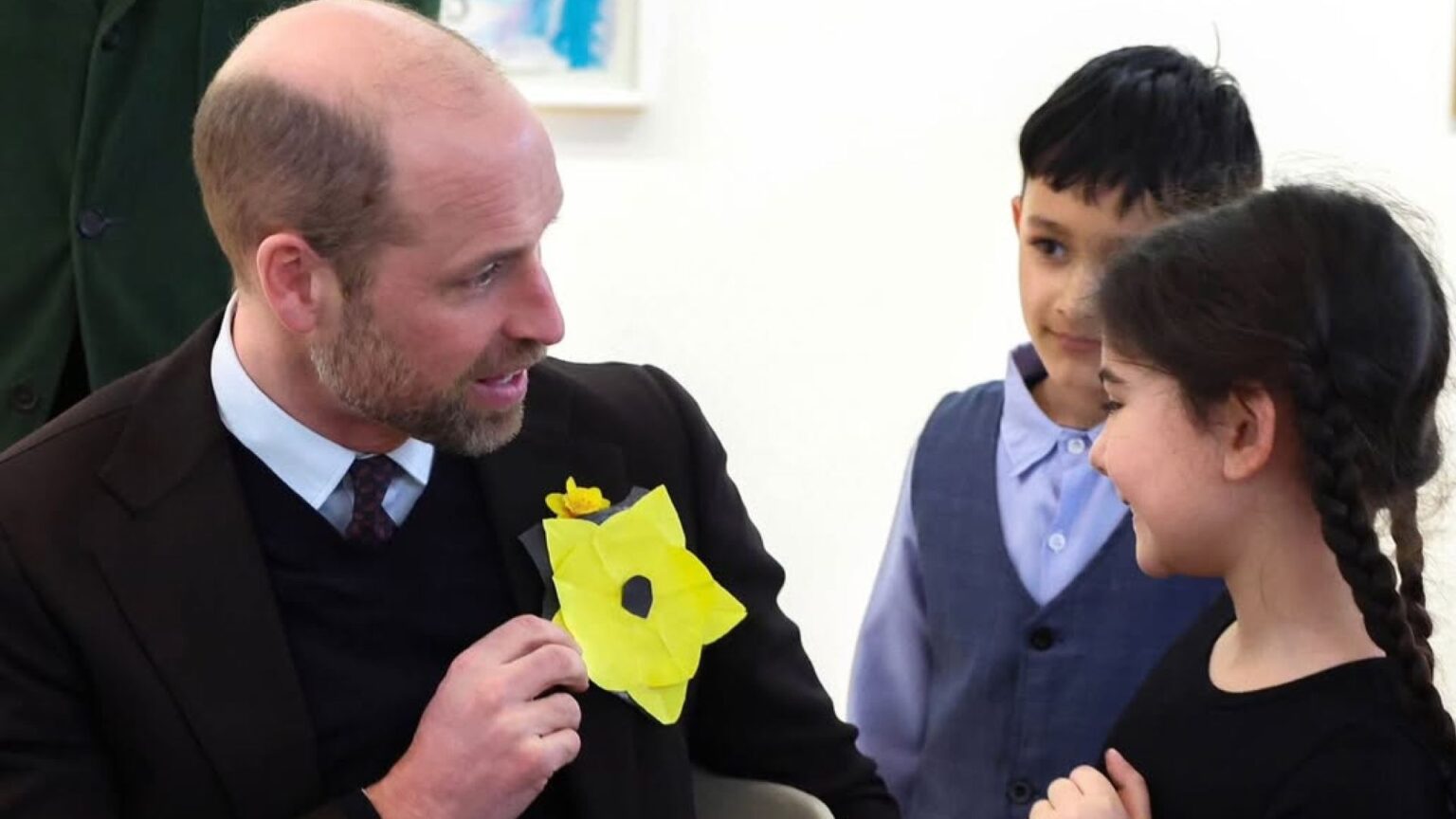 Prince William Springs Into Dad Mode to Reassure Young Fan Prince William and Kate Middleton meet children during a visit to Wales in February 2026
