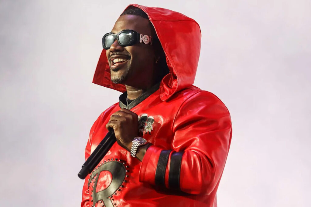 Ray J applied 'fake blood' to his eyes and heart monitor before alarming live show, photographer alleges