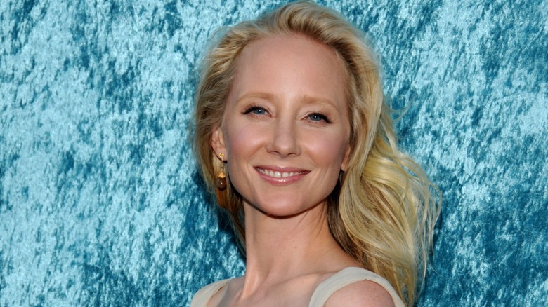 Anne Heche smiling while on the red carpet in the late 2000s