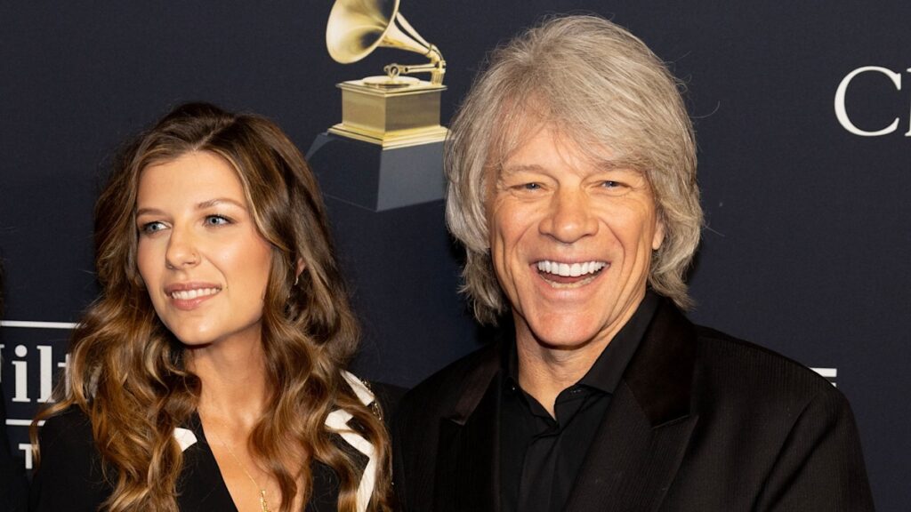 10 Hollywood celebrities who married their childhood sweethearts