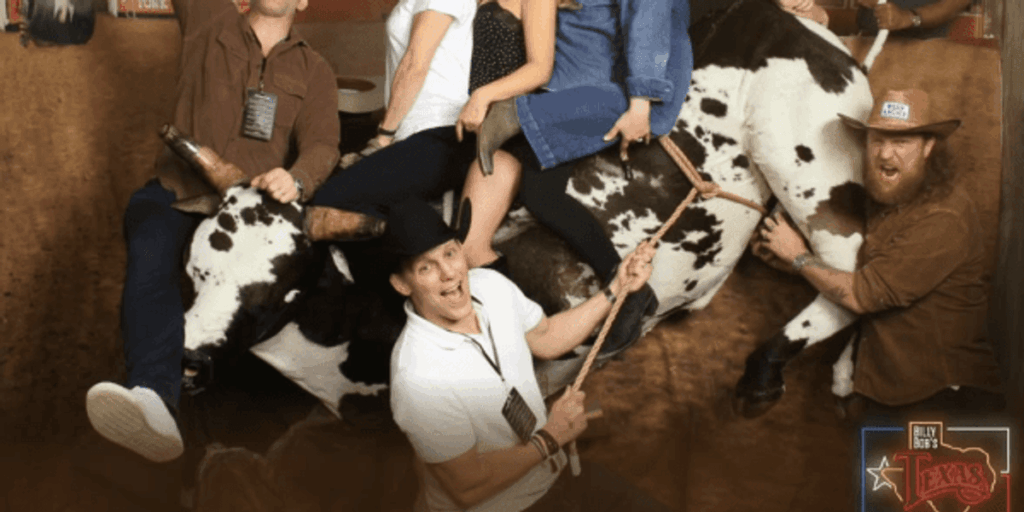 British royals Zara, Mike Tindall hit Billy Bob’s Fort Worth British royals Zara, Mike Tindall hit Billy Bob's Fort Worth