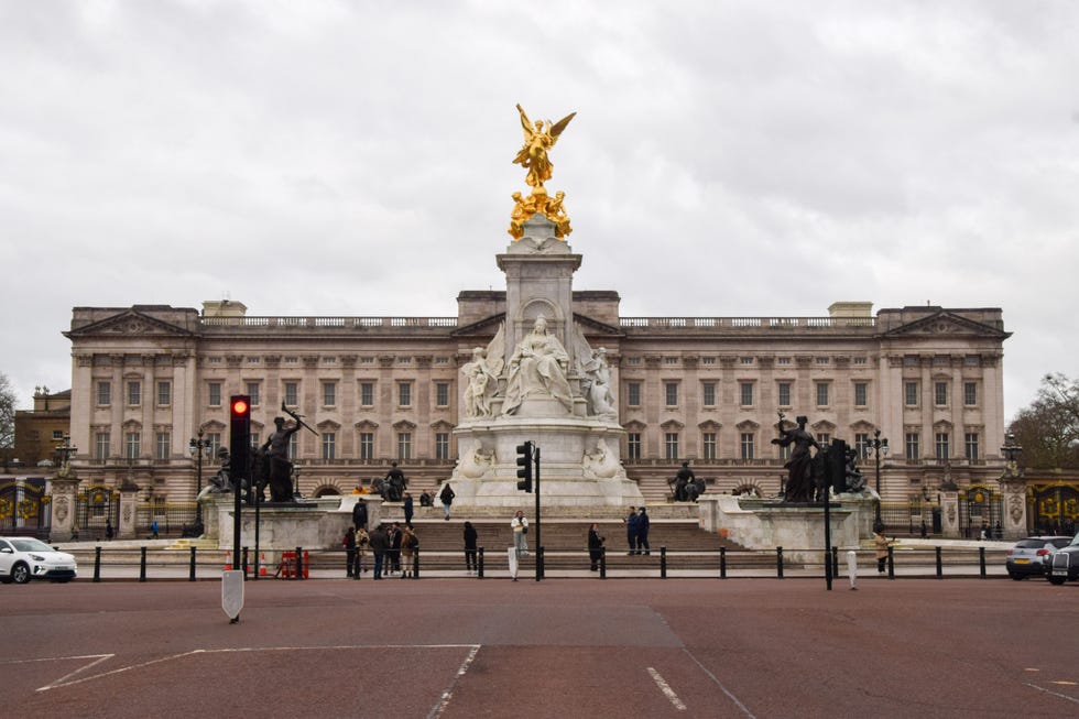 london, united kingdom 2024/02/06: general view of buckingham palace on the day it was announcement that king charles iii has been diagnosed with cancer. (photo by vuk valcic/sopa images/lightrocket via getty images)