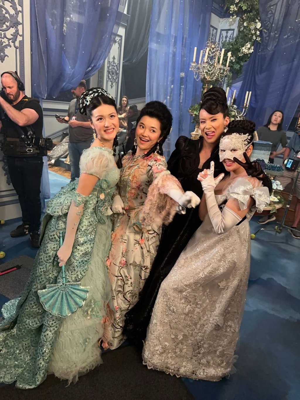 Isabella Wei posing with her on-screen Bridgerton family. Photo: @izabearlur/Instagram