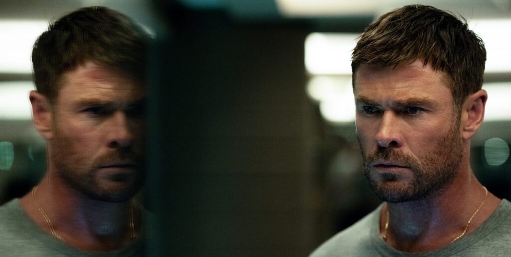 Chris Hemsworth's "impressive" heist thriller debuts with 100% Rotten Tomatoes rating