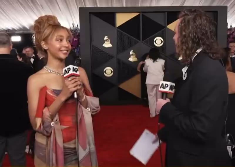 PinkPantheress Responds to Compliment from AP Journalist on Grammys Red Carpet