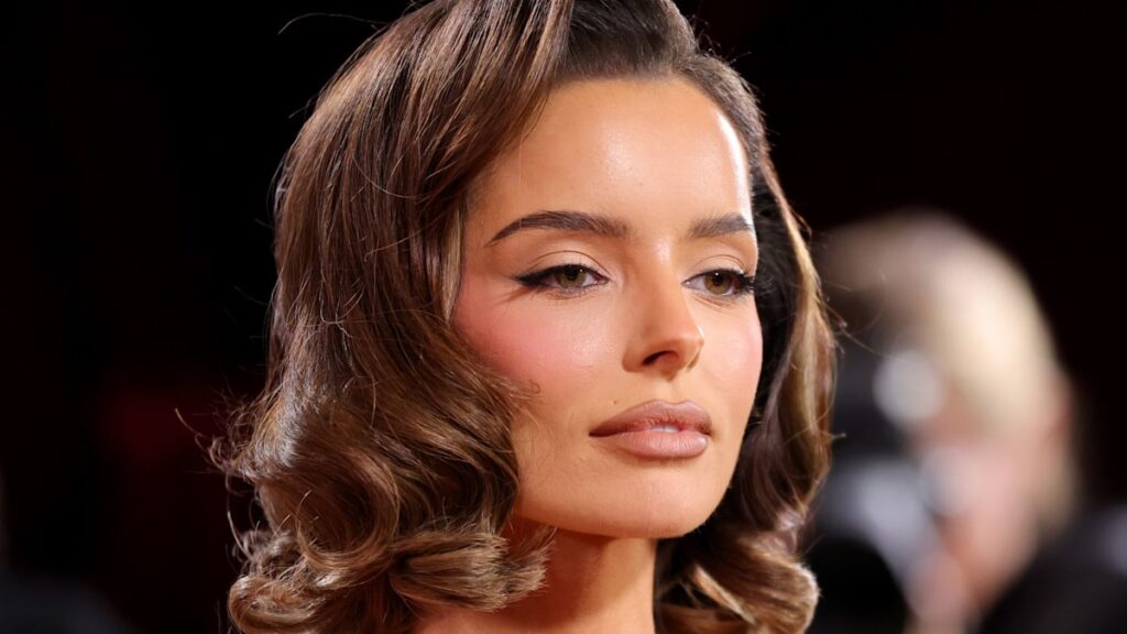 Maura Higgins captures chance encounter with Hollywood legend Kevin Costner at the Super Bowl