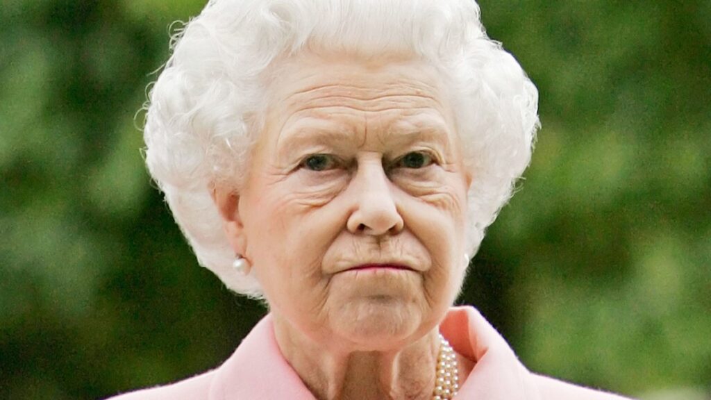 Queen Elizabeth II’s strict rule at Andrew Mountbatten-Windsor’s secluded new home Queen Elizabeth II's strict rule at Andrew Mountbatten-Windsor's secluded new home