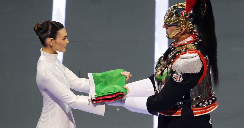 Leonardo DiCaprio’s Girlfriend Is Olympics Flag Bearer