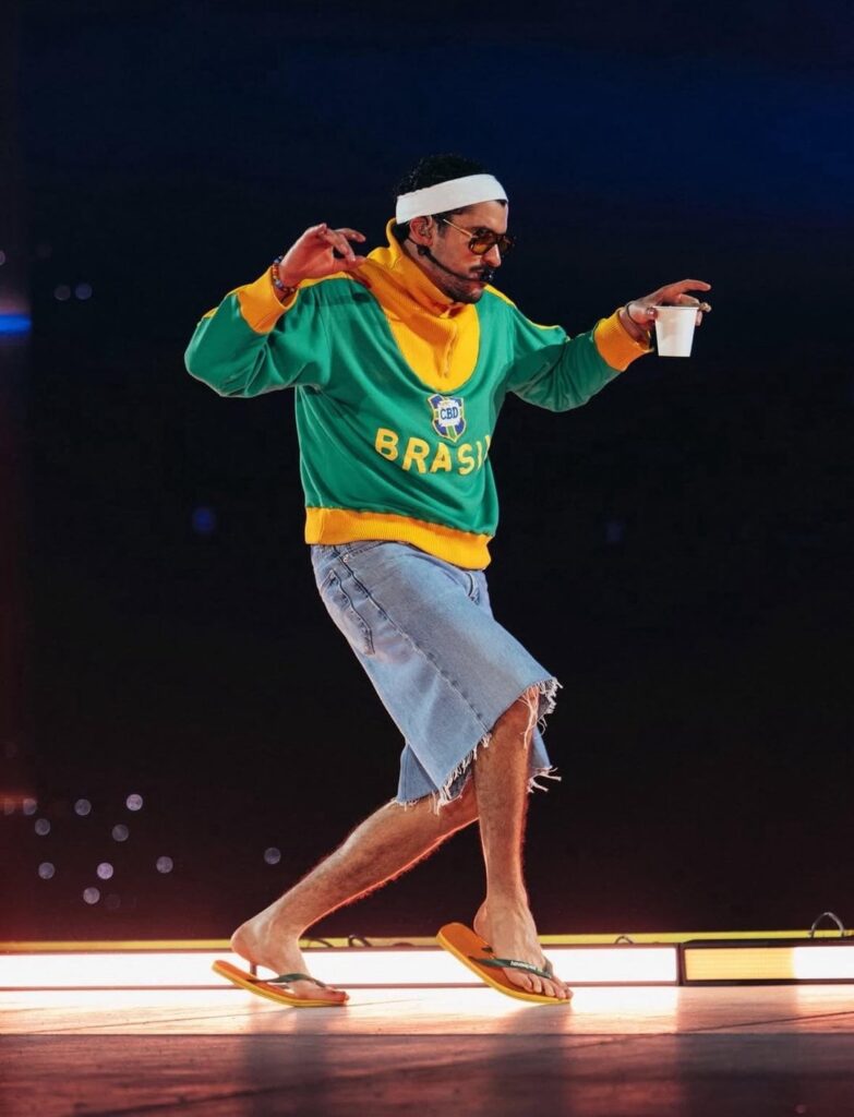 Bad Bunny in the 1966 World Cup jacket of the Brasil team at his concert in São Paulo (22 February 2026) 🇧🇷 Bad Bunny in the 1966 World Cup jacket of the Brasil team at his concert in São Paulo (22 February 2026) 🇧🇷