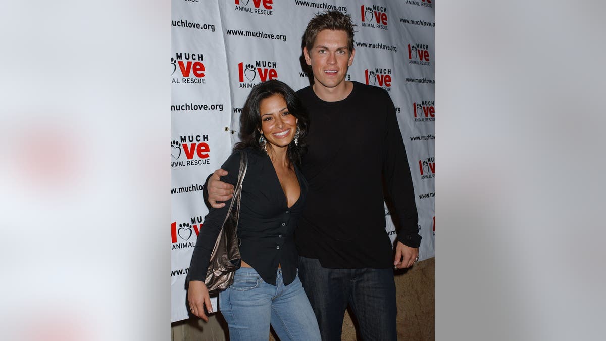 Sarah Shahi and Steve Howey