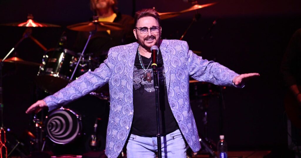 Chuck Negron, voice behind Three Dog Night’s “Joy to the World” and other hits, dies at 83 Chuck Negron, voice behind Three Dog Night's "Joy to the World" and other hits, dies at 83