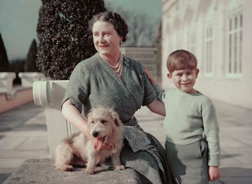 1950: queen elizabeth (1900 2002), wife of george vi, with her grandson prince charles and pippin the dog. (photo by lisa sheridan/studio lisa/hulton archive/getty images)