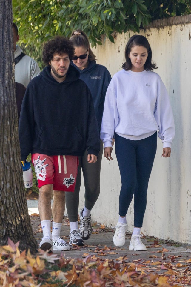 *exclusive* los angeles, ca selena gomez and benny blanco were seen walking through beverly hills with a group of friends, sharing laughs and enjoying a relaxed outing together.pictured: selena gomez, benny blancobackgrid usa 1 december 2025 usa: +1 310 798 9111 / usasales@backgrid.comuk: +44 208 344 2007 / uksales@backgrid.com*uk clients pictures containing childrenplease pixelate face prior to publication*