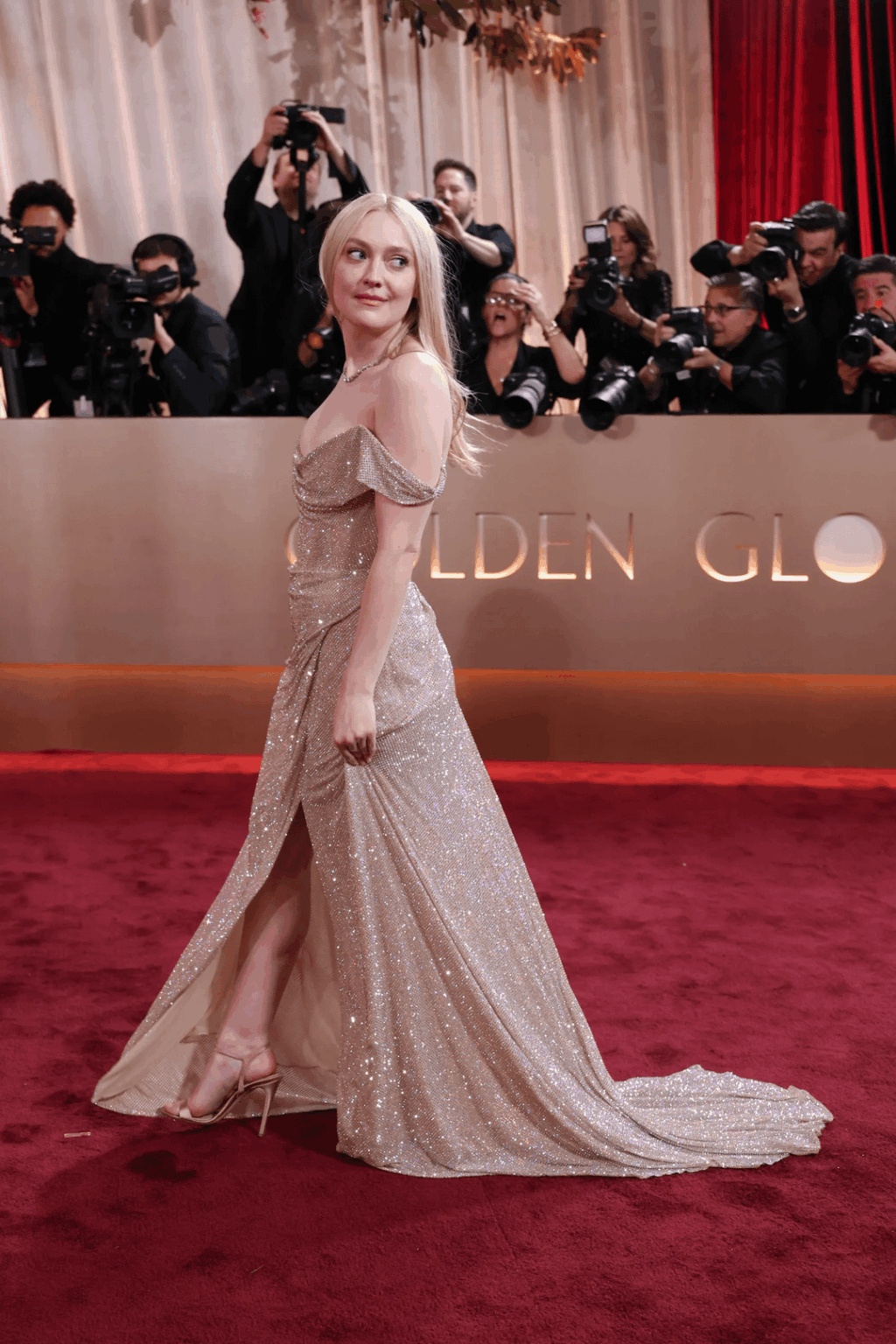 Happy 32nd Birthday to the talented Dakota Fanning! 😎🧛‍♀️⚉ 🪡 ‍