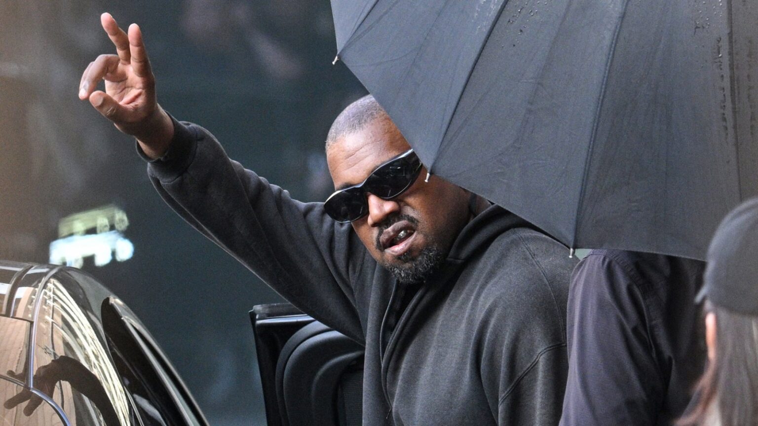 Man Claims Ye Ordered Him to Live at Beach House Man Claims Ye Ordered Him to Live at Beach House