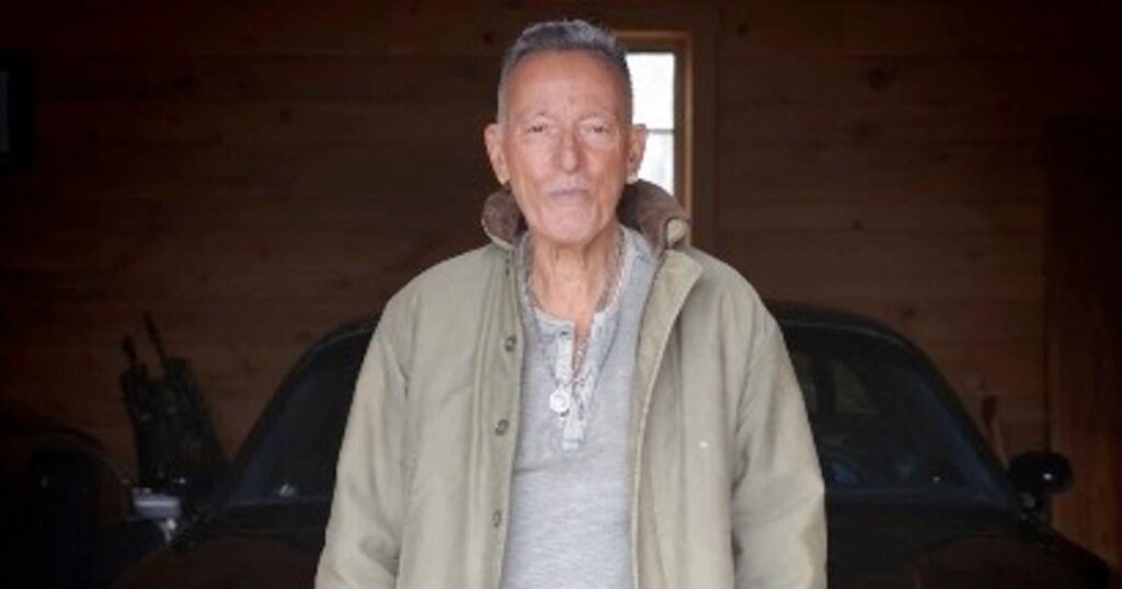 Bruce Springsteen: "Brothers and sisters, fans, friends... we are living through dark, disturbing, and dangerous times, but do not despair. The cavalry is coming."