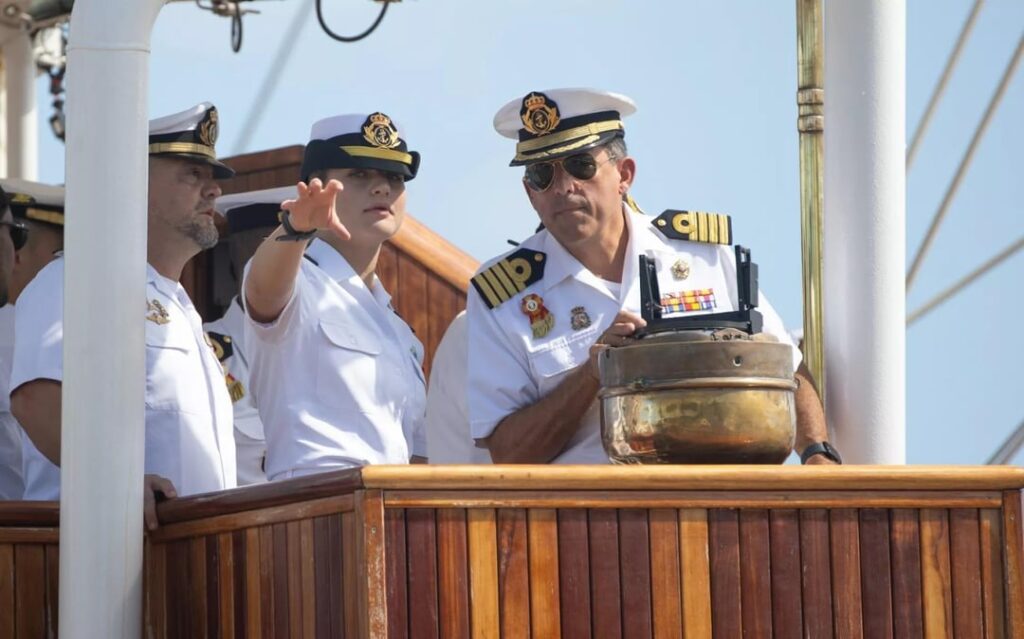 The 3rd Brigade (Princess Leonor's group) led the berthing of the training ship Juan Sebastián de Elcano in the port of Santo Domingo. May 19, 2025.