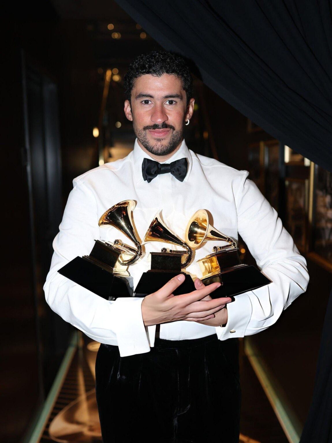 Bad Bunny with his 3 Grammys including ‘Album of the Year’