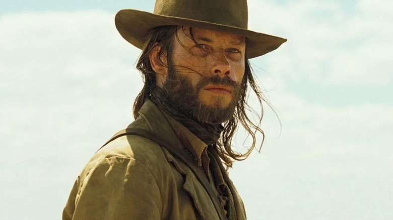 Guy Pearce as Charlie, making choices in The Proposition