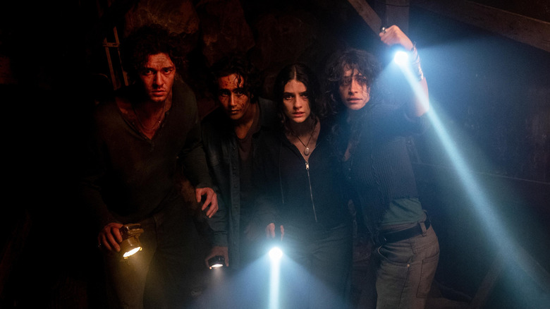 Max, Abe, Clover, and Nina shining flashlights in Until Dawn