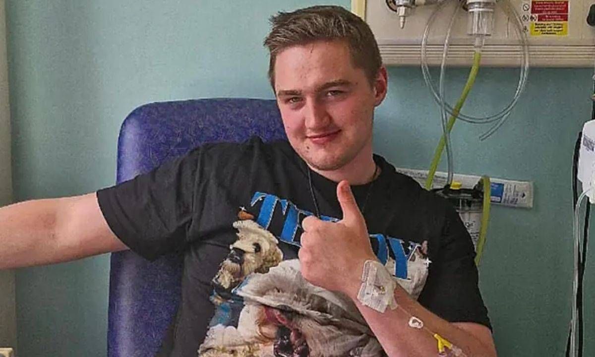 Finnan Garbutt showing a thumbs up in hospital