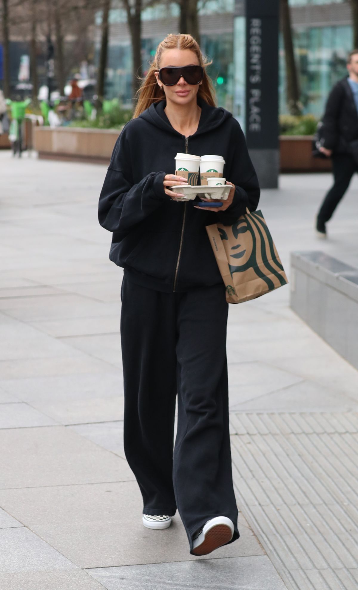 Olivia kept a low profile as she arrived at the KISS FM studios