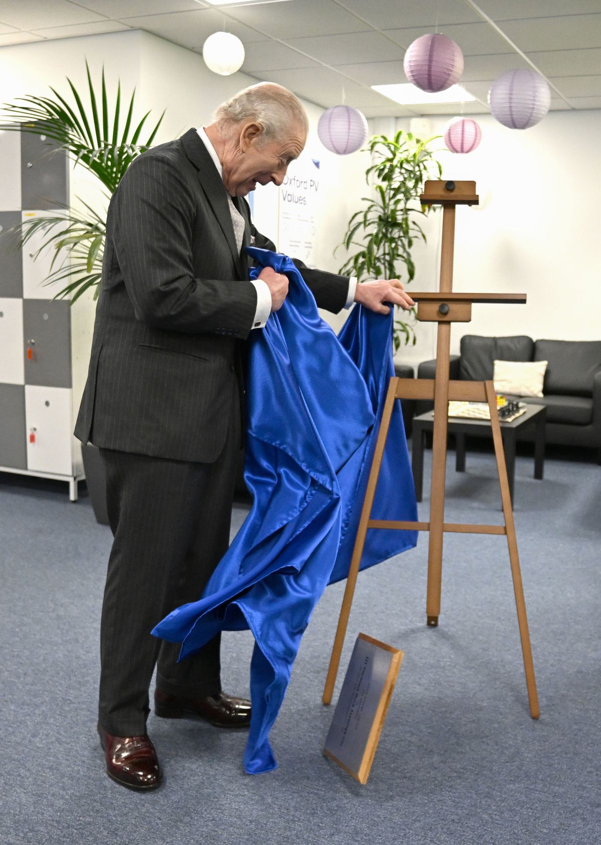 Charles unveils the plaque