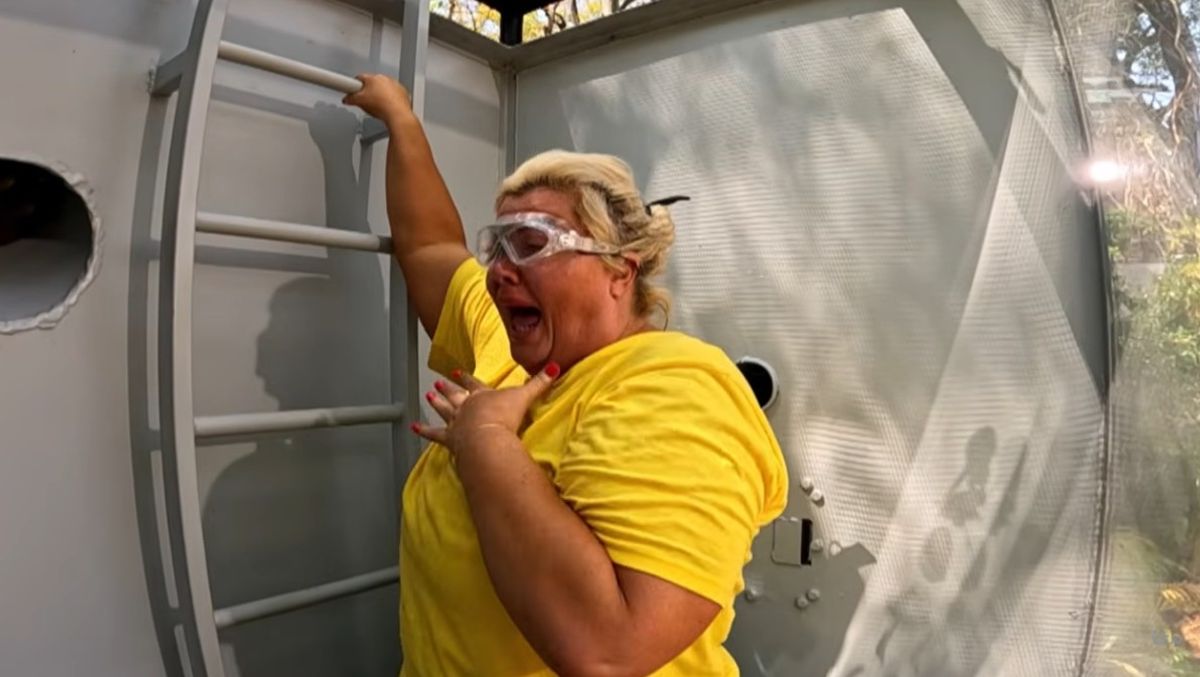  In another shot, Gemma appears to be hyperventilating before a trial and she exclaims, "Have I got air?"