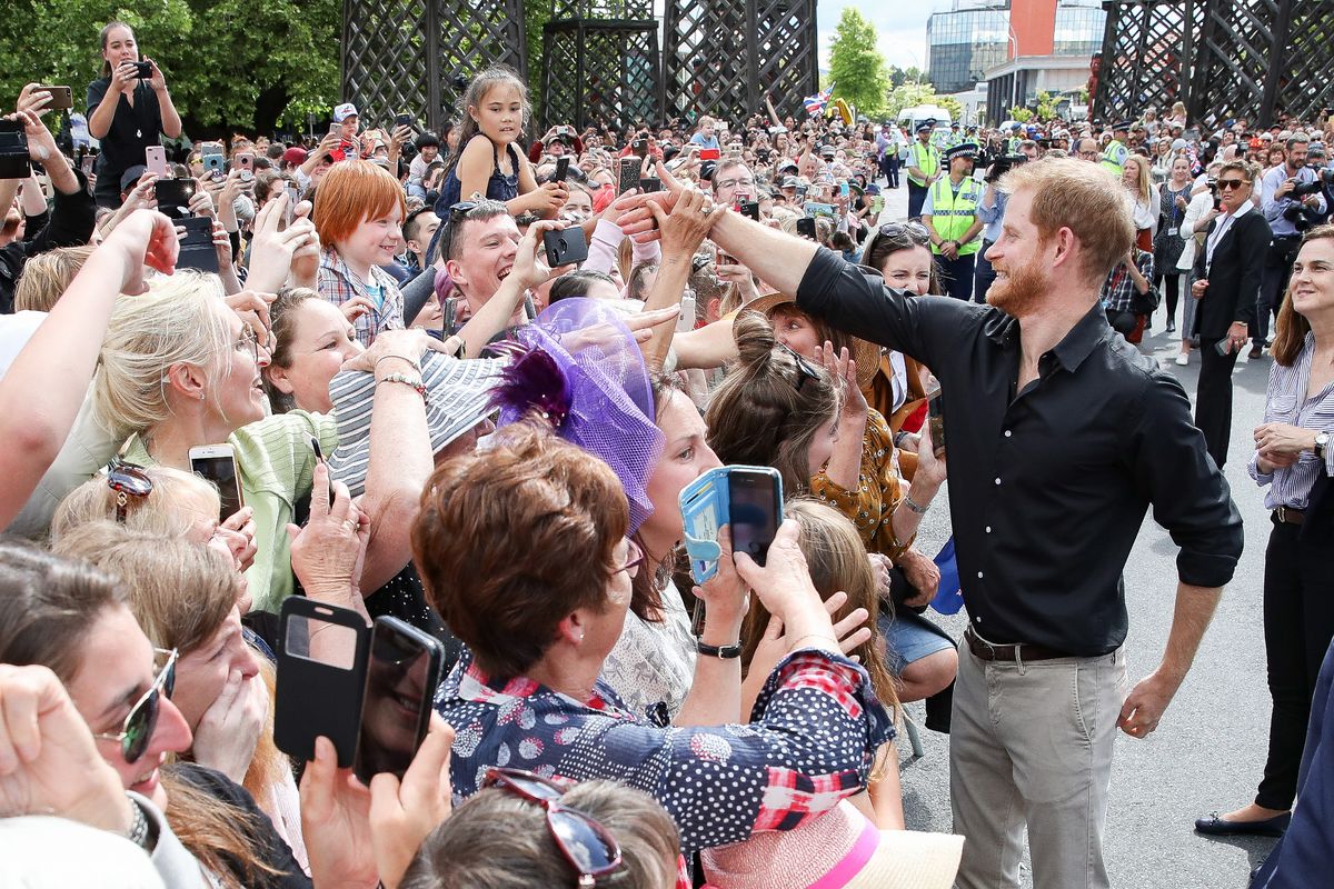 Prince Harry, Duke of Sussex meeting fans at the official walkabout on October 31, 2018 in Rotorua, New Zealand. 