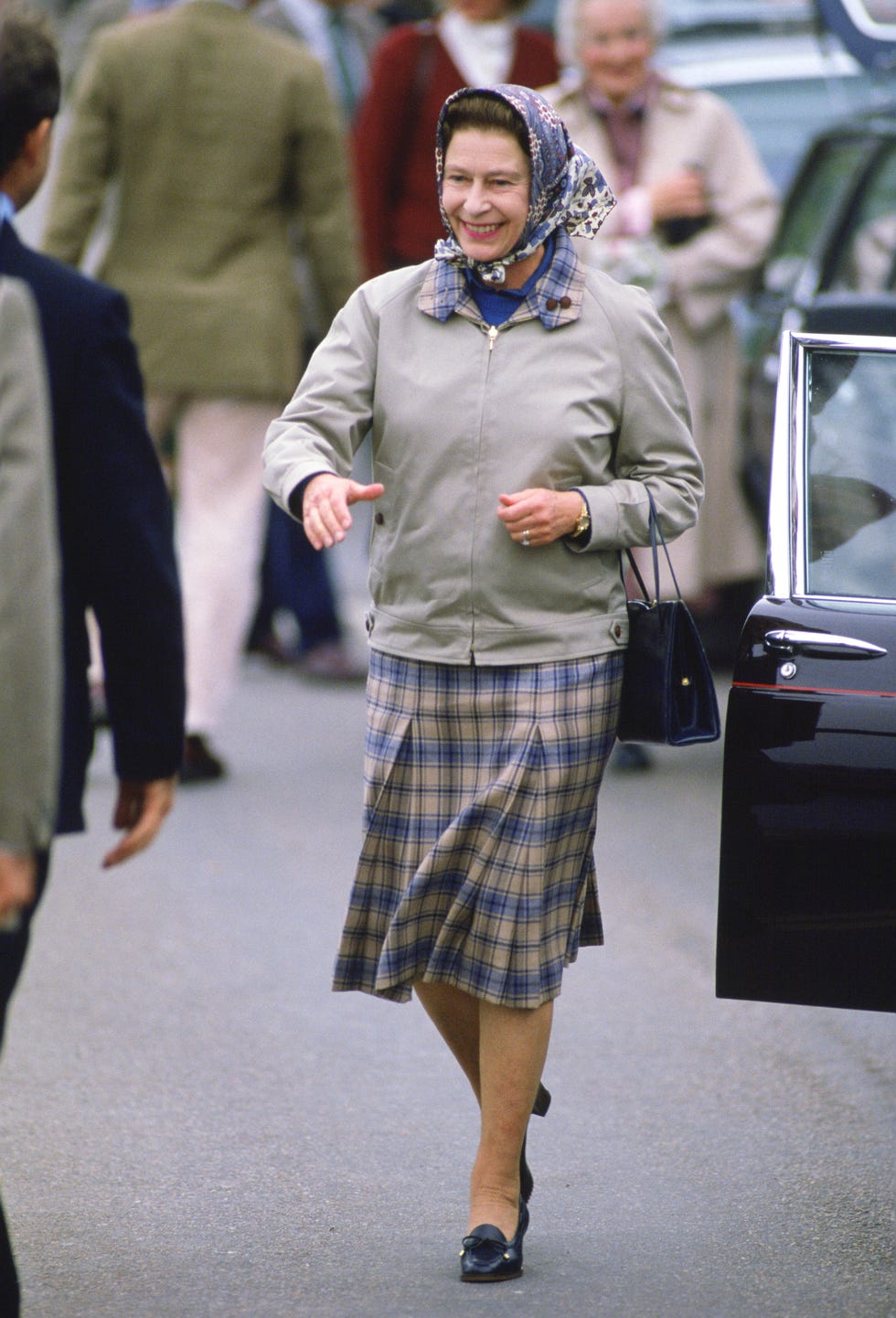 queen arrives in scrabster