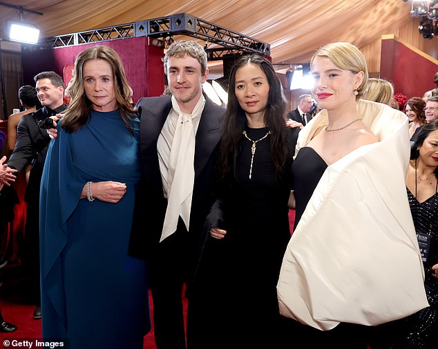 Paul Mescal joined his Hamnet co-stars for a photo on the red carpet