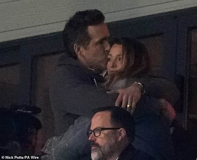 In another sweet moment, Reynolds held his wife close to him and laid a gentle kiss on her forehead